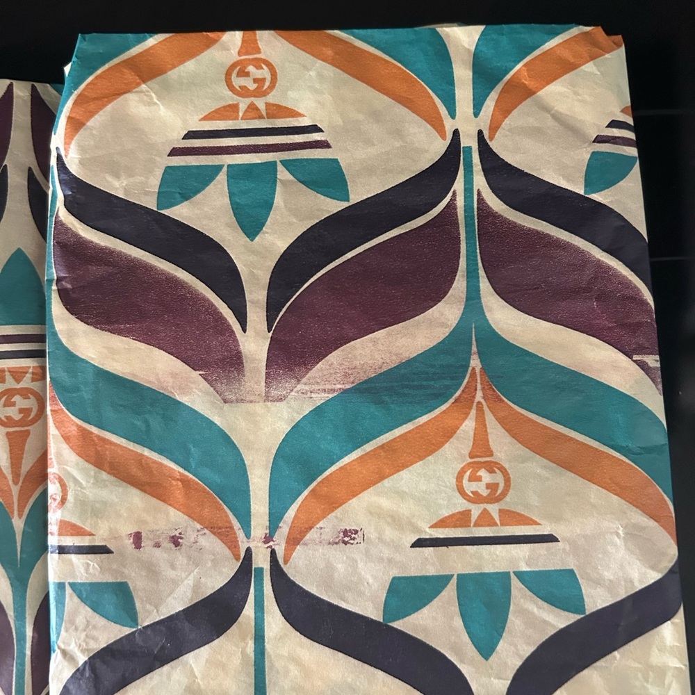 Removing Listing Soon - Gucci x Adidas Collab Merchandise Gift Wrap - Picture 5 of 12